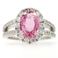 Anello con zaffiro rosa e diamanti