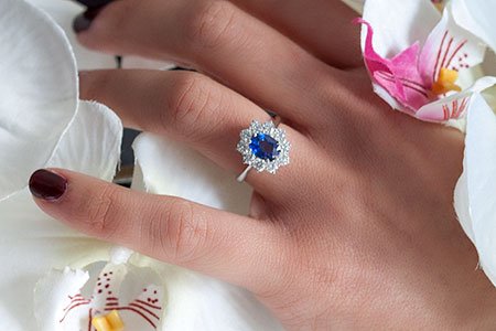 Bagues italiennes en diamant de fantaisie avec pierres de couleur